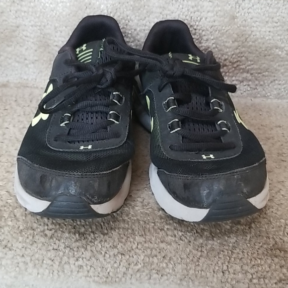 Under armor tennis shoes - Picture 2 of 4